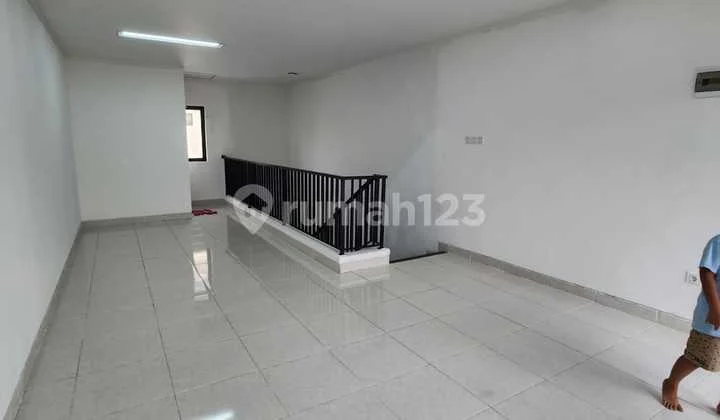 2-Story Ruko Ready for Use in Grand Batavia, Strategic Location, Negotiable 2-Story Ruko Ready for Use in Grand Batavia, Strategic Location, Negotiable