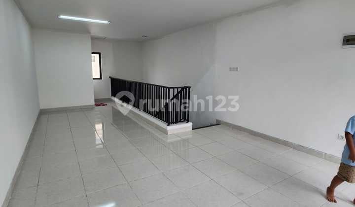 Ruko 2 Lantai Siap Pakai di Grand Batavia Lokasi Strategis Nego