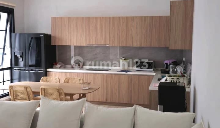 WAJIB LIHAT! Rumah 3 Lantai Ada Lift di Sutera Winona, Alam Sutera Super Premium, Harga NEGO!