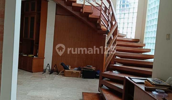 Rumah Besar 2 Lantai di Graha/Gravisa Tubagus Angke - 5 Kamar, SHM, LT 320 M²!