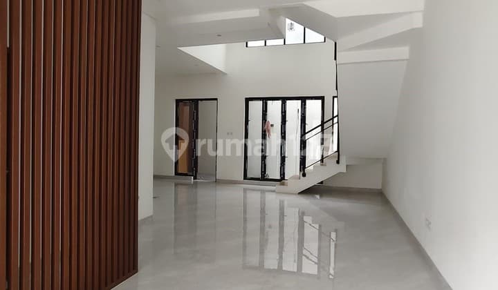 Jangan Lewatin! Rumah 2 Lantai Bagus Terawat Akses Strategis di Interkota Jakarta Barat Harga Nego