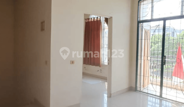 Nepis! Rumah Bagus sudah SHM Area Strategis di Taman Semanan Indah Jakarta Barat