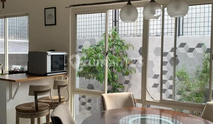 Bisa Nego, Jual Cepat Rumah 3 Lantai, Semi Furnished, Hadap Utara di Residence One Cluster Saphire BSD