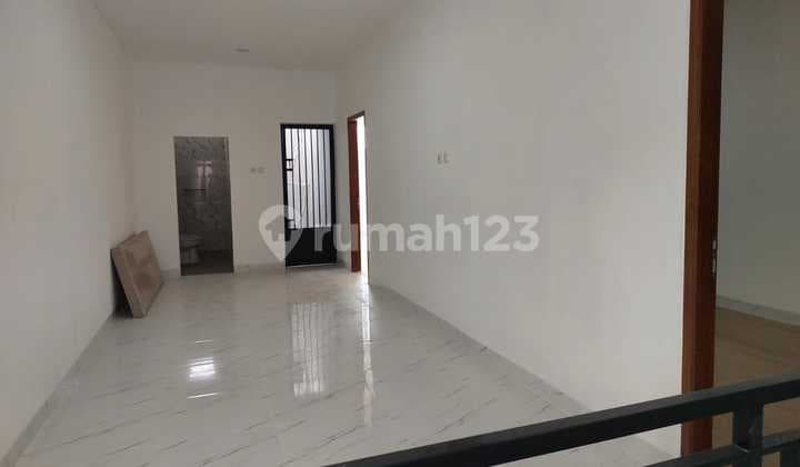 Rumah 3 Lantai Full Siap Huni di Taman Palem Lestari Jakarta Barat Nego