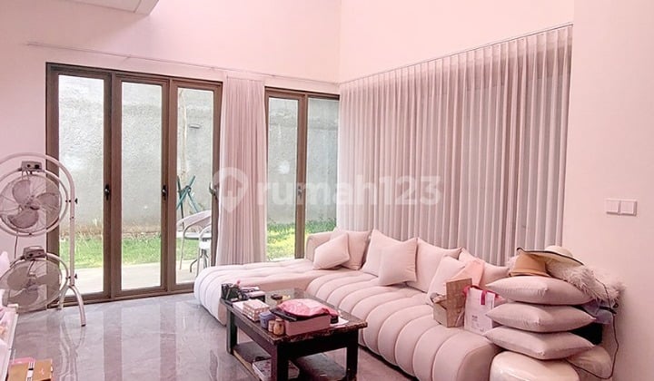 Rumah Idaman Pink yang Cantik dan Luas di Puri 11 Heritage Residence Karang Tengah