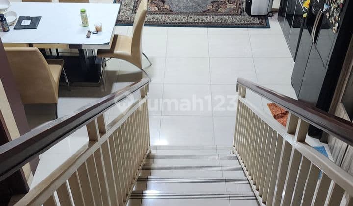 Siap Huni Rumah 3 Lantai SHM di Modernland