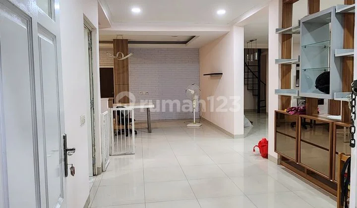 Ready-to-Occupy Terraced House in Taman Semanan Indah, Strategic Location Ready-to-Occupy Terraced House in Taman Semanan Indah, Strategic Location