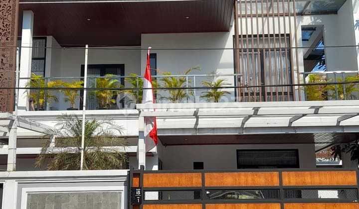 Rumah Dijual 3 Lantai SHM Dekat Unpam 10 Menit ke Tol Pamulang