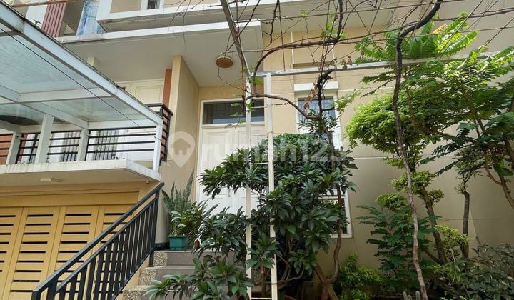 rumah cantik minimalis 2,5 lantai di Pulo Kebayoran Baru Jaksel