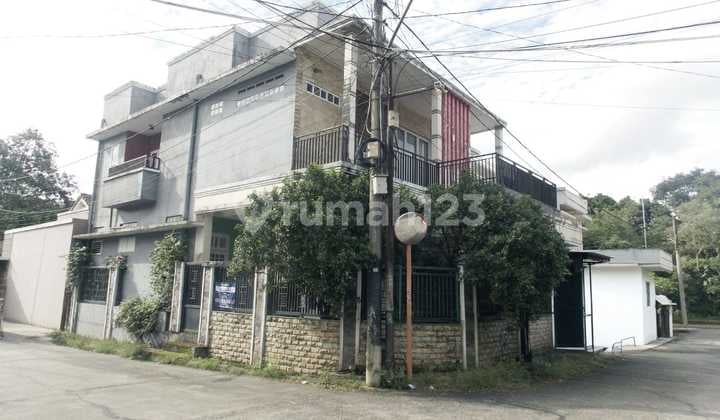 Rumah Hook Cantik dengan Furnish di Pamulang