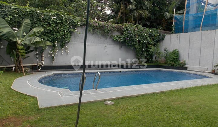 rumah cantik dengan swiming pool di Cilandak Jakarta Selatan