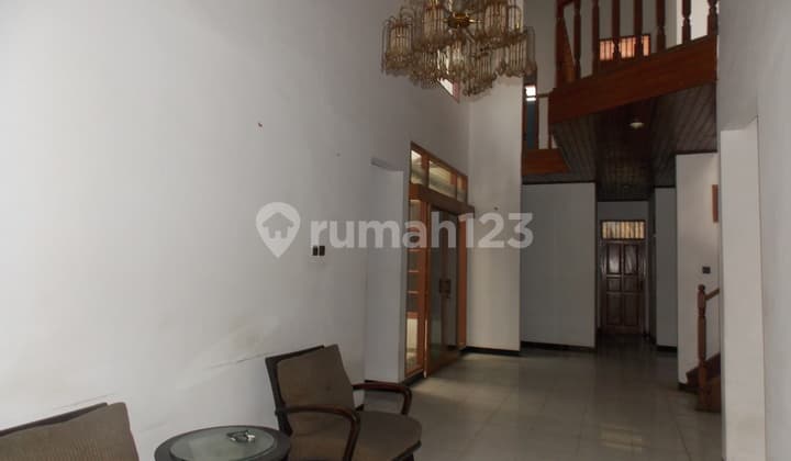 rumah lokasi oke, jual cepat di bintaro