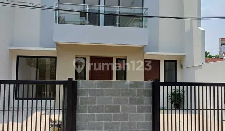 Dijual RUMAH CANTIK MINIMALIS BARU RENOVASI di Bintaro Tangsel