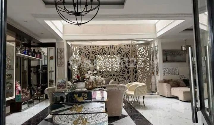 Rumah Hook Lux di Dalam Komplek Buah Batu Regency