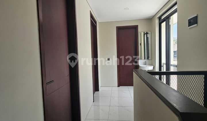 Rumah Nyaman Minimalis di Kota Baru Parahyangan
