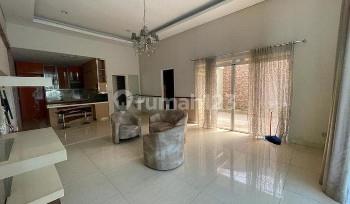 Comfortable Minimalist House in Kota Baru Parahyangan