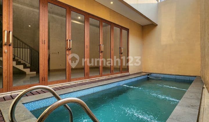 Rumah Cantik Di Kemang Dengan Swimming Pool