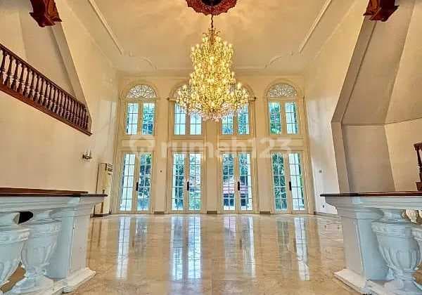 Dijual Rumah Mewah di Simprug Area Elit dan Nyaman Dekat Senayan