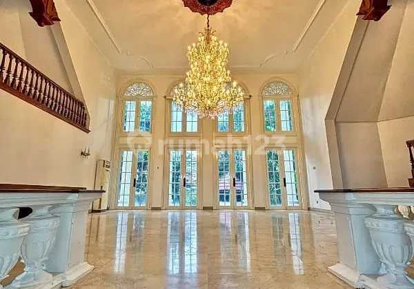 Dijual Rumah Mewah di Simprug Area Elit dan Nyaman Dekat Senayan