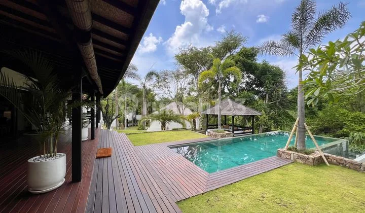 Villa Elegant Colonial Modern At Munggu Bali