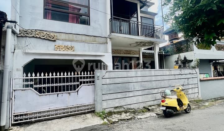 Dijual Dibawah Pasar Rumah 2 Lantai Denpasar Barat
