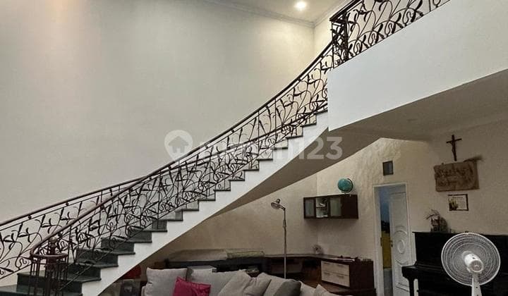Beautiful Strategic House Near Global Jaya School in Bintaro, South Tangerang Ut-16274