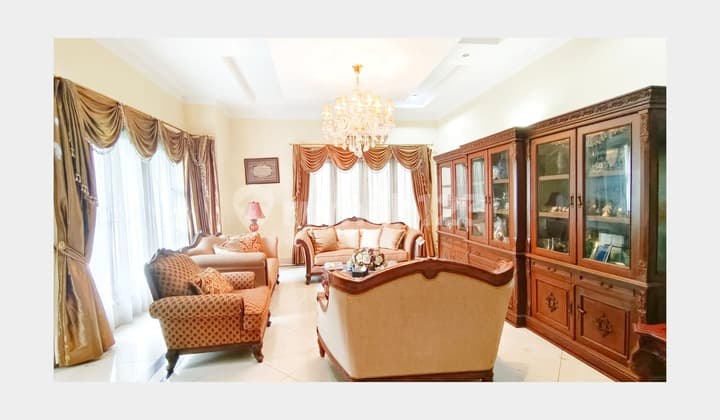 Rumah Mewah Strategis Ada Swimming Pool Dekat Plaza Indonesia di Menteng Jakpus Lr-7398-7405