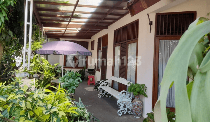 Rumah Strategis Dekat Pusat Belanja di Bintaro Tangsel Lr-14097