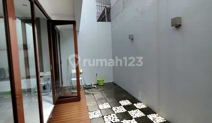 Rumah Strategis Dgn 2 Carport di Bintaro Tangsel Gb-17681