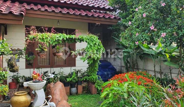 Rumah Strategis dgn Halaman Luas ciputat Tangsel LR-11886