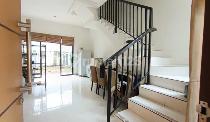 Rumah Strategis Siap Huni 2 Lantai di Bintaro Tangsel Ut-16892