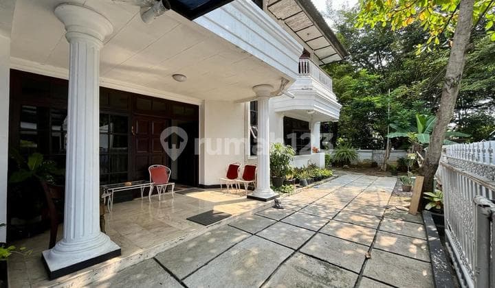 Rumah Strategis Posisi Hoek Dekat Stasiun Pondok Ranji di Sektor 2 Bintaro Iw-14119