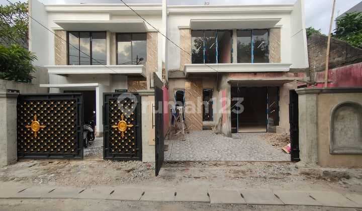 Rumah 2 Lantai Area Larangan Dekat Burger King Kreo