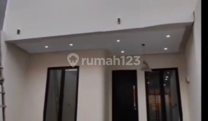 Rumah 2 Lantai Area Kebon Jeruk Dekat Dengan Tol