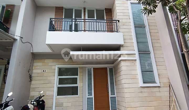Rumah 2 Lantai Area Larangan Dekat Halte Busway