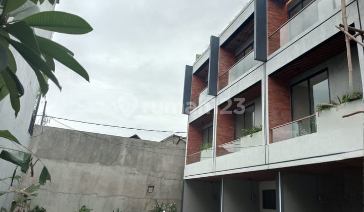 Rumah 4 Lantai Area Bangka Nempel Kemang Jaksel