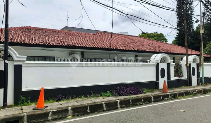 Ready-to-Occupy Menteng House Flood-Free