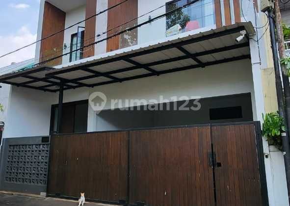 Rumah Cantik Taman Meruya Ilir Semi Furnish Bebas Banjir