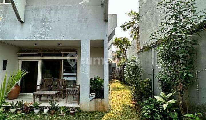 DIJUAL RUMAH LAMA 2 LANTAI DI JL HAJI NAWI JAKARTA SELATAN
