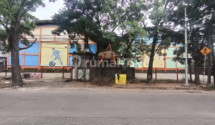 Former Futsal Field Strategic Business Space in Antapani