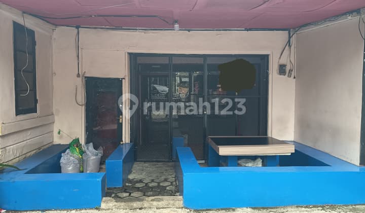 Tempat Usaha Strategis Disewakan di Jalan Raya Dago