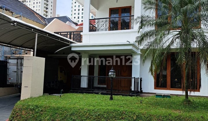 Disewakan Rumah Pakuwon Indah Villa Regency - Full Furnished Mewah