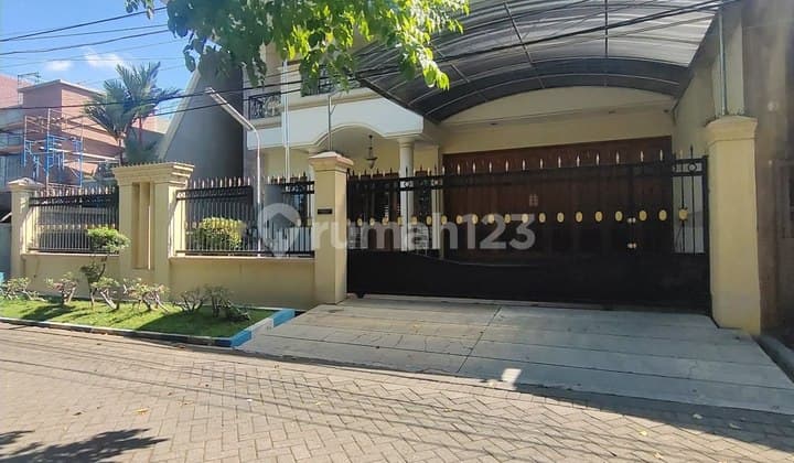 Rumah Mewah Manyar, Tengah Kota. Semi Furnish