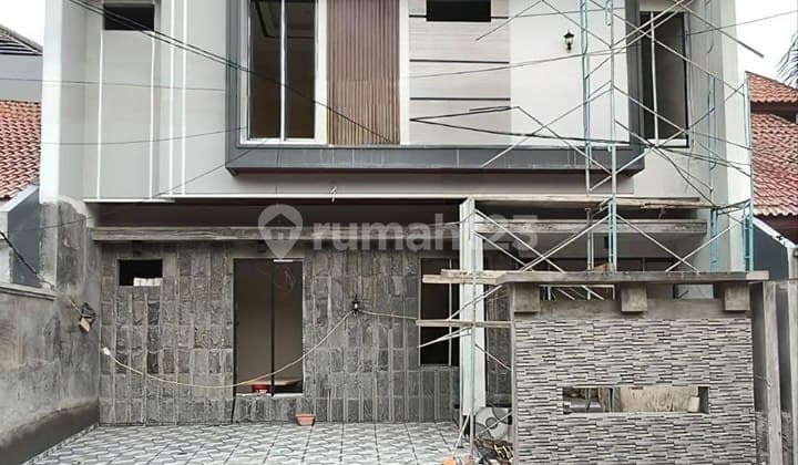 New House Width 10 Manyar Jaya Praja Row Street 3 Cars