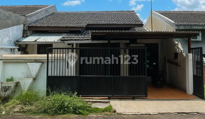Rumah Rungkut Mapan Tengah Strategis, Row Jalan 2 Mobil Rumah Rungkut Mapan Tengah Strategis, Row Jalan 2 Mobil