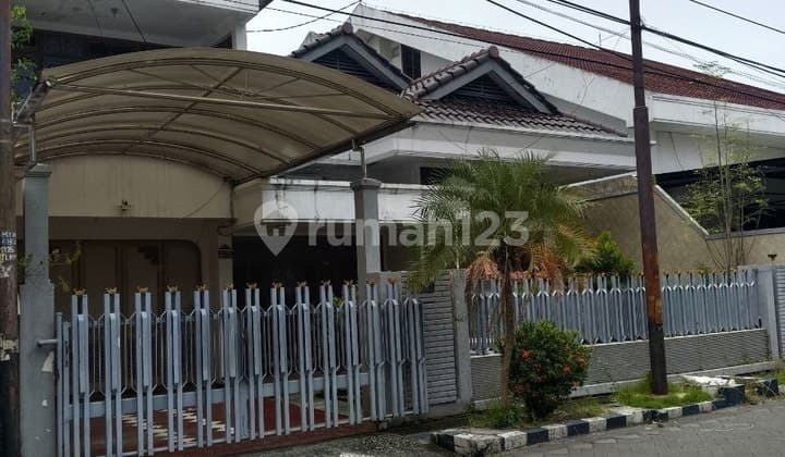 Rumah Dharmahusada Indah Strategis, Siap Huni, Ada Kolam Ikan, Row Jalan 3 Mobil