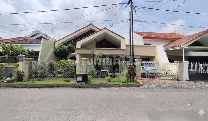 Rumah Dharmahusada Indah Timur Dekat Galaxy Mall Unair Row Jalan 3 Mobil