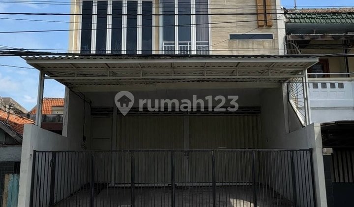 Karang Empat Besar Strategic Shophouse, Move-In Ready, 3-Car Road Row.