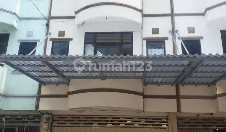 Translation: Strategic Shop House Location in Bunguran - Electricity: 3500 VA, PDAM Water - Facing: West