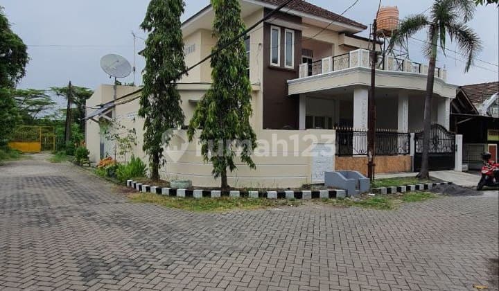 House in Wiguna Suitable for Business/Office/Residence